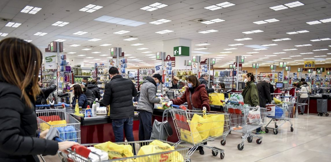 Αθηνά Λινού: Προτείνει ψώνια μόνο με διανομείς
