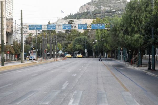 Lockdown: Έρημη πόλη η Αθήνα