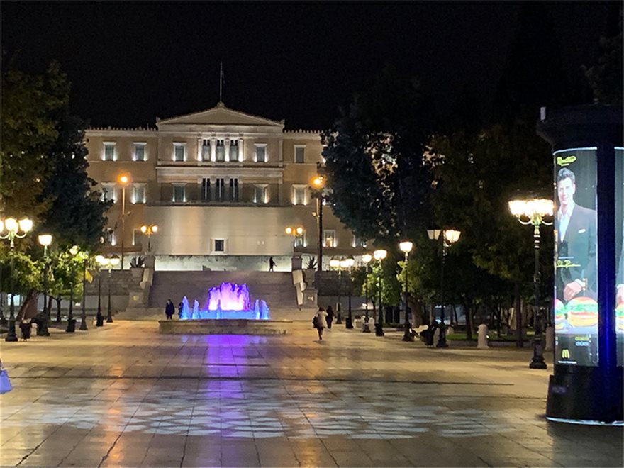 Μια νύχτα έρημη......lockdown σε όλη την Ελλάδα