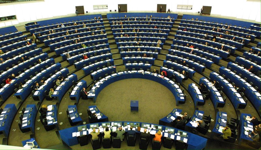 European deputies vote at the European Parliament in Strasbourg Friday 15 December 2000. This session is the last one to be held on Friday as next year's calendar is scheduled four days a week instead of five.