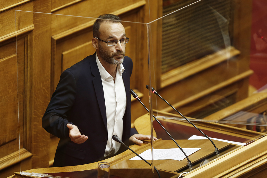 Ο βουλευτής του ΚΚΕ Γκιόκας μιλάει από το βήμα στην Ολομέλεια της Βουλής στη συζήτηση για τον Προϋπολογισμό του Κράτους για το 2021, Αθήνα Κυριακή 13 Δεκεμβρίου 2020. Η συζήτηση θα ολοκληρωθεί με την ψηφοφορία την Τρίτη 15 Δεκεμβρίου. ΑΠΕ-ΜΠΕ/ΑΠΕ-ΜΠΕ/ΑΛΕΞΑΝΔΡΟΣ ΒΛΑΧΟΣ