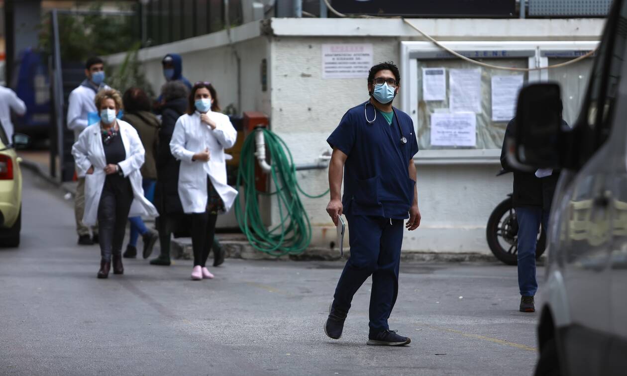 Επιστράτευση ΤΩΡΑ: «Φύλλα πορείας» σε 206 γιατρούς για τη «μάχη» με τον κορονοϊό
