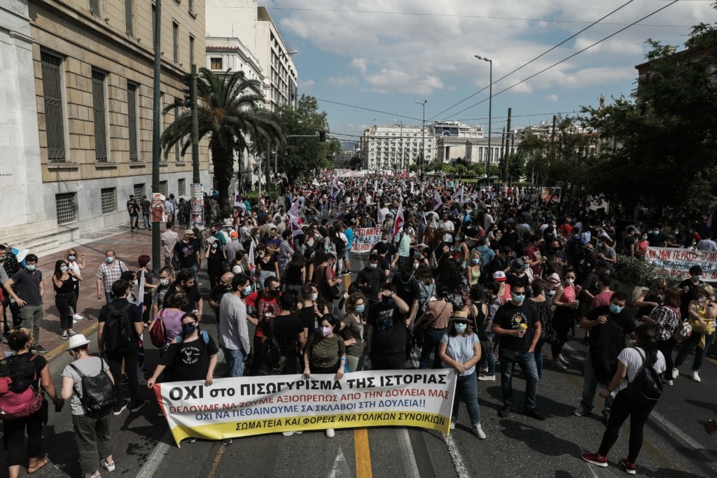 Στους δρόμους οι πολιτικοί αρχηγοί της αντιπολίτευσης - Απεργία κατά του νέου εργασιακού νομοσχεδίου
