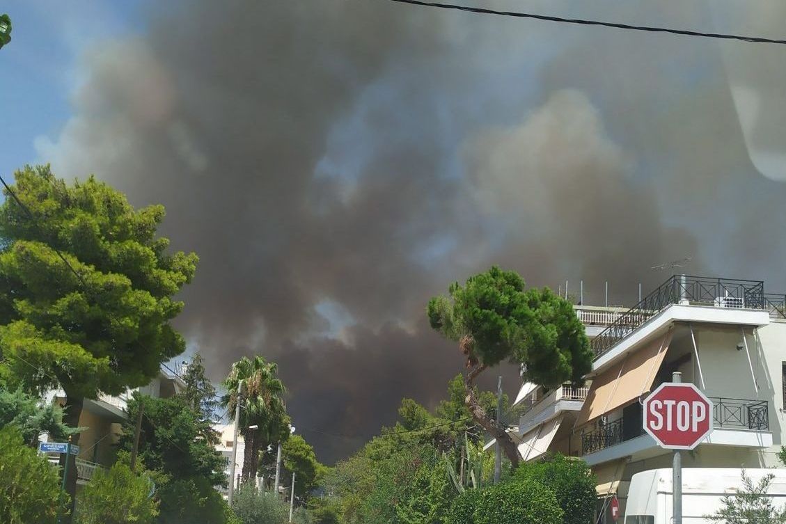 LIVE-Φωτιά στη Βαρυμπόμπη-Καίγονται σπίτια σε Βαρυμπόμπη - Εκκενώνονται και οι Θρακομακεδόνες