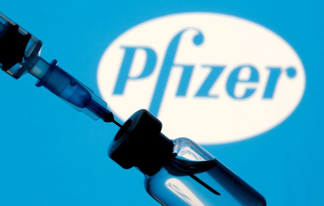 FILE PHOTO: A vial and syringe are seen in front of a displayed Pfizer logo in this illustration taken January 11, 2021. REUTERS/Dado Ruvic/Illustration/File Photo