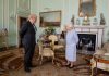 Ο Μπόρις Τζόνσον διαψεύδει τις φήμες για την κατάσταση της υγείας της Βασίλισσας Ελισάβετ