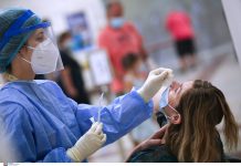 Κορονοϊός: Όσα πρέπει να γνωρίζετε για την περίοδο επώασης – Πότε είμαστε πιο μεταδοτικοί