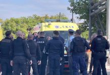 Αντιεμβολιαστές στη Λάρισα: «Οχι εμβόλιο έξω από τον ναό»