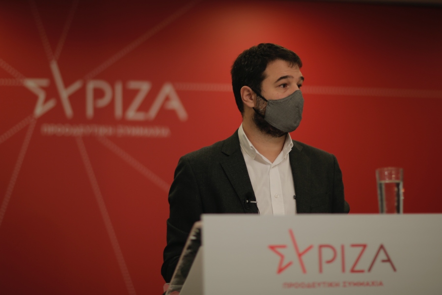 Ο εκπόσωπος τύπου του  ΣΥΡΙΖΑ – Προοδευτική Συμμαχία, Νάσος Ηλιόπουλος μιλά κατά τη διάρκεια συνέντευξης Τύπου του προέδρου του ΣΥΡΙΖΑ – Προοδευτική Συμμαχία, Αλέξη Τσίπρα για τις εξελίξεις με την πανδημία και τις ανακοινώσεις του πρωθυπουργού Κυριάκου Μητσοτάκη για το νέο lockdown Αθήνα,  Παρασκευή 6 Νοεμβρίου 2020.  ΑΠΕ-ΜΠΕ/ΑΠΕ-ΜΠΕ/ΚΩΣΤΑΣ ΤΣΙΡΩΝΗΣ