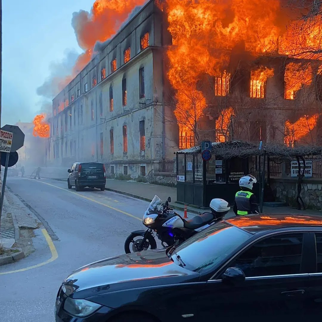 Συναγερμός στην Ξάνθη! Μεγάλη φωτιά στο κέντρο – Εντολή να απομακρυνθούν οι πολίτες