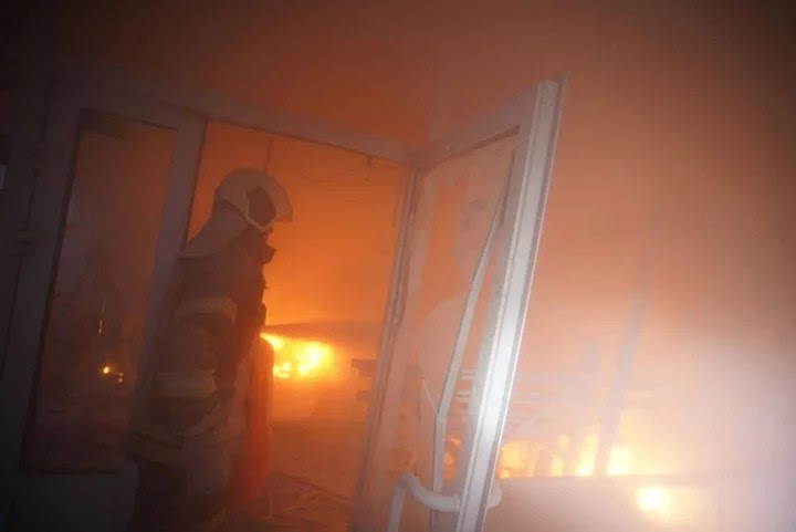 Ουκρανία: Συγκλονιστικές εικόνες λίγα λεπτά μετά τον βομβαρδισμό στο Κίεβο