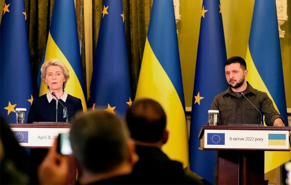 Ενταξη της Ουκρανίας στην ΕΕ υποσχέθηκε η Φον ντερ Λάιεν στον Ζελένσκι