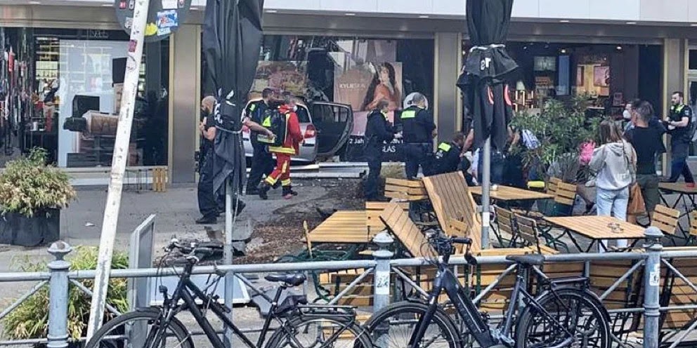 Όχημα έπεσε σε πλήθος στο Βερολίνο - Ένας νεκρός, δεκάδες τραυματίες