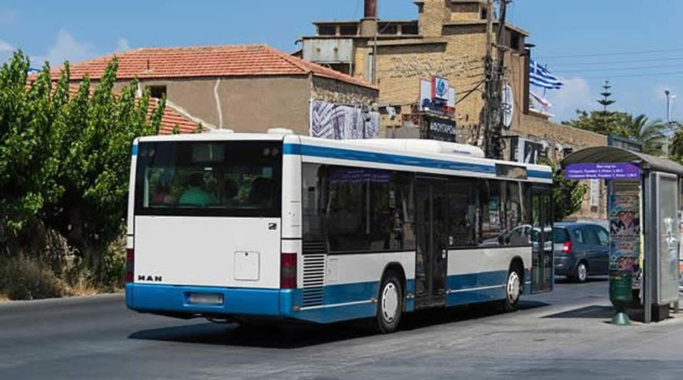 Επίθεση σε οδηγό λεωφορείου στην Πάτρα για ένα εισιτήριο