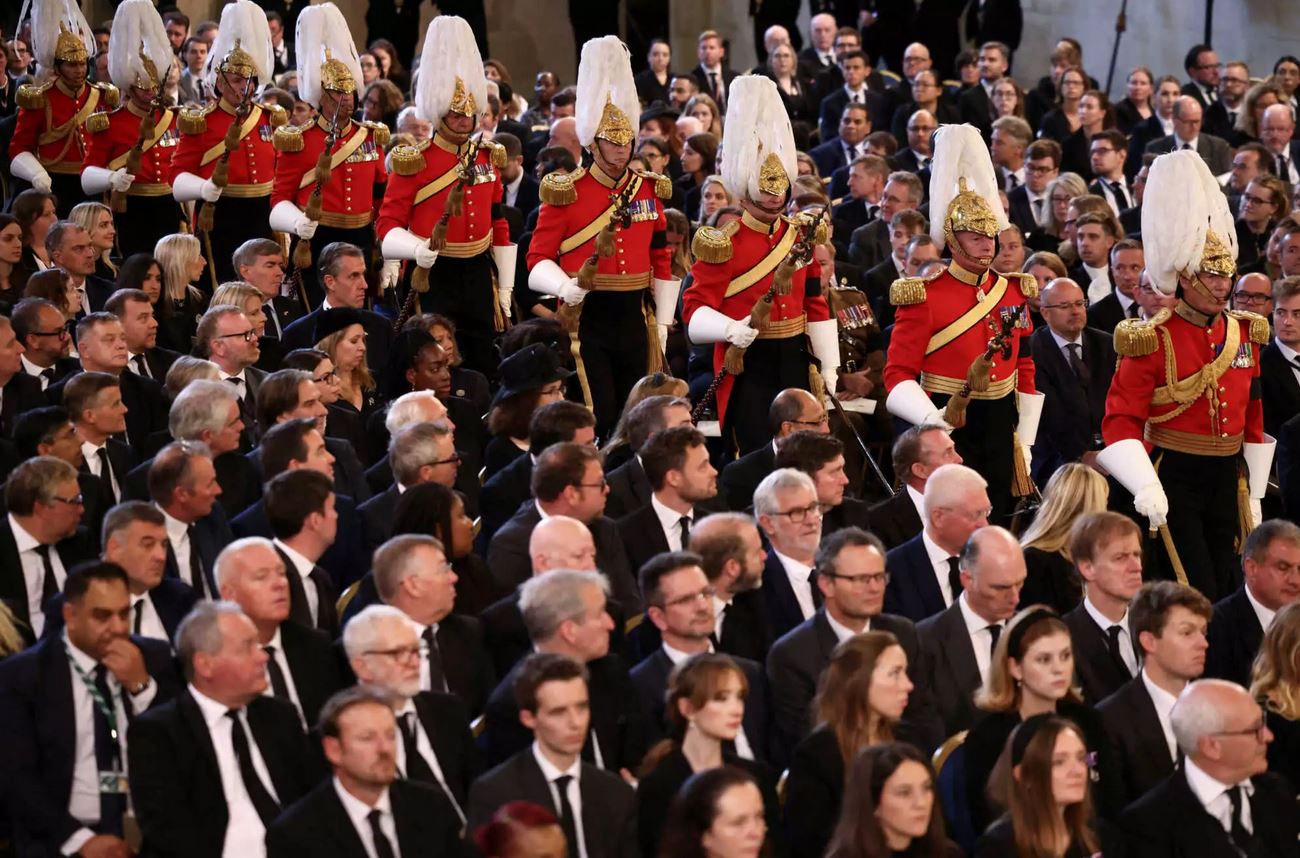 LIVE - Σκωτία: Λαϊκό προσκύνημα για την Βασίλισσα Ελισάβετ -Χιλιάδες αναμένονται στο Royal Mile