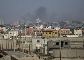 epa11234157 Smoke rises in the background following an Israeli air strike in Gaza City, northern Gaza Strip, 21 March 2024. More than 31,500 Palestinians and over 1,300 Israelis have been killed, according to the Palestinian Health Ministry and the Israel Defense Forces (IDF), since Hamas militants launched an attack against Israel from the Gaza Strip on 07 October 2023, and the Israeli operations in Gaza and the West Bank which followed it.  EPA/MOHAMMED SABER
