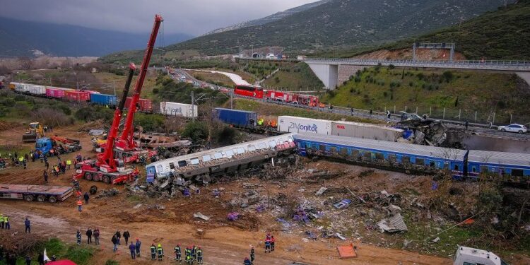 Εικόνες από drone από το πολύνεκρο σιδηροδρομικό δυστύχημα στα Τέμπη έξω από την Λάρισα, σύγκρουση εμπορικής και επιβατικής αμαξοστοιχίας, Τετάρτη 1 Μαρτίου 2023 (MOTIONTEAM/ΒΑΣΙΛΗΣ ΒΕΡΒΕΡΙΔΗΣ)