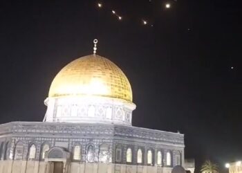 An image-grab from a video taken early on April 14, 2024, shows rocket trails in the sky above the Al-Aqsa Mosque compound in Jerusalem. Iran launched its first-ever direct attack on Israeli territory late on April 13, marking a major escalation of the long-running covert war between the regional foes and sparking fears of a broader conflict breaking out. (Photo by AFP)