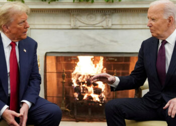 FILE PHOTO: U.S. President Joe Biden meets with President-elect Donald Trump in the Oval Office at the White House in Washington, U.S., November 13, 2024. REUTERS/Kevin Lamarque/File Photo