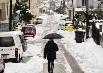 Στιγμιότυπο από τις Ερυθρές Αττικής, Τρίτη 14 Ιανουαρίου 2025. Το ψυχρό μέτωπο που διέσχισε τη χώρα προκάλεσε σημαντική πτώση της θερμοκρασίας και έντονες χιονοπτώσεις. 
(ΜΙΧΑΛΗΣ ΚΑΡΑΓΙΑΝΝΗΣ/EUROKINISSI)