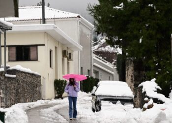 Στιγμιότυπο από τις Ερυθρές Αττικής, Τρίτη 14 Ιανουαρίου 2025. Το ψυχρό μέτωπο που διέσχισε τη χώρα προκάλεσε σημαντική πτώση της θερμοκρασίας και έντονες χιονοπτώσεις. 
(ΜΙΧΑΛΗΣ ΚΑΡΑΓΙΑΝΝΗΣ/EUROKINISSI)