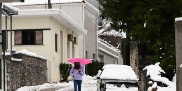 Στιγμιότυπο από τις Ερυθρές Αττικής, Τρίτη 14 Ιανουαρίου 2025. Το ψυχρό μέτωπο που διέσχισε τη χώρα προκάλεσε σημαντική πτώση της θερμοκρασίας και έντονες χιονοπτώσεις. 
(ΜΙΧΑΛΗΣ ΚΑΡΑΓΙΑΝΝΗΣ/EUROKINISSI)