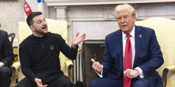 epaselect epa11930694 US President Donald Trump (R) meets with  Ukrainian President Volodymyr Zelensky (L) in the Oval Office of the White House in Washington, DC, USA, 28 February 2025. Zelensky is in Washington to sign the framework of a deal, pushed by President Trump, to share Ukraines’s mineral wealth with the US.  EPA/JIM LO SCALZO / POOL