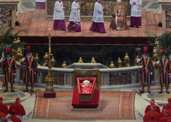 SENSITIVE MATERIAL. THIS IMAGE MAY OFFEND OR DISTURB    The body of Pope Francis lies inside St. Peter’s Basilica at the Vatican, Wednesday, April 23, 2025, where he will lie in state for three days.     Andrew Medichini/Pool via REUTERS