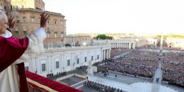 Newly elected Pope Leo XIV, Cardinal Robert Prevost of the United States waves from the balcony of St. Peter's Basilica, at the Vatican, May 8, 2025. Vatican Media/Francesco Sforza/­Handout via REUTERS    ATTENTION EDITORS - THIS IMAGE WAS PROVIDED BY A THIRD PARTY.