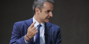 (Ξένη Δημοσίευση) Ο πρωθυπουργός Κυριάκος Μητσοτάκης και η Βαρόνη Beeban Kidron (δεν εικονίζεται), μέλος της Βουλής των Λόρδων του Ηνωμένου Βασιλείου παίρνουν μέρος στην συζήτηση στο πλαίσιο του συνεδρίου “The Lyceum Project 2025-Τα παιδιά στην εποχή της Τεχνητής Νοημοσύνης”, που διεξάγεται στο Ωδείο Αθηνών, την Παρασκευή 20 Ιουνίου 2025. ΑΠΕ-ΜΠΕ/ΓΡΑΦΕΙΟ ΤΥΠΟΥ ΠΡΩΘΥΠΟΥΡΓΟΥ/ΔΗΜΗΤΡΗΣ  ΠΑΠΑΜΗΤΣΟΣ