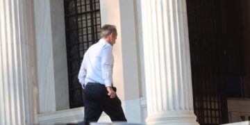 Έκτακτη συνεδρίαση του Κυβερνητικού Συμβουλίου Εθνικής Ασφάλειας (ΚΥΣΕΑ), υπό τον Πρωθυπουργό Κυριάκο Μητσοτάκη το , με αντικείμενο τις τελευταίες εξελίξεις στη Μέση Ανατολή, Παρασκευή 13 Ιουνίου 2025. Η κυβέρνηση τέθηκε σε συναγερμό μετά τους βομβαρδισμούς του Ισραήλ, κατά στόχων στην Τεχεράνη και αλλού στο Ιράν. 
(ΓΙΑΝΝΗΣ ΠΑΝΑΓΟΠΟΥΛΟΣ/EUROKINISSI)
