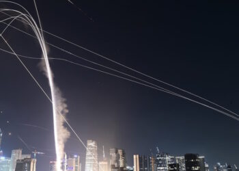 Israeli Iron Dome air defense system fires to intercept missiles over Tel Aviv, Israel, Friday, June 13, 2025. (AP Photo/Tomer Neuberg)