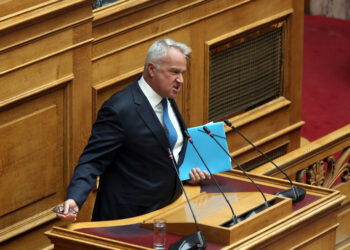 Ο βουλευτής της ΝΔ Μάκης Βορίδης μιλάει στην Ολομέλεια της Βουλής, κατά τη διάρκεια της συζήτησης και λήψης απόφασης σχετικά με τις δύο προτάσεις που έχουν καταθέσει το ΠΑΣΟΚ-ΚΙΝΑΛ και οι ΣΥΡΙΖΑ-ΠΣ από κοινού με τη Νέα Αριστερά για τη συγκρότηση Προκαταρκτικής Επιτροπής κατά των δύο πρώην υπουργών Αγροτικής Ανάπτυξης και Τροφίμων Μάκη Βορίδη και Λευτέρη Αυγενάκη σχετικά με το σκάνδαλο του ΟΠΕΚΕΠΕ, Αθήνα, Τετάρτη 30 Ιουλίου 2025. ΑΠΕ-ΜΠΕ/ΑΠΕ-ΜΠΕ/ΑΛΕΞΑΝΔΡΟΣ ΒΛΑΧΟΣ