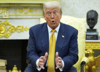 President Donald Trump meets with Philippine President Ferdinand Marcos Jr., in the Oval Office of the White House, Tuesday, July 22, 2025, in Washington. (AP Photo/Alex Brandon)