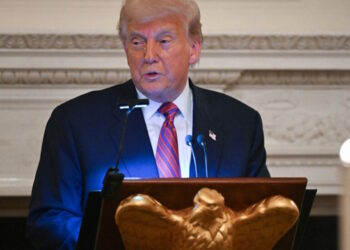 U.S. President Donald Trump speaks at a dinner with Republican Senators, in the State Dining Room at the White House in Washington, D.C., U.S., July 18, 2025. REUTERS/Annabelle Gordon