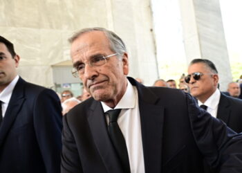 Κηδεία της Λένας Σαμαρά, κόρης του πρώην πρωθυπουργού Αντώνη Σαμαρά, από τον Ιερό Ναό Αγίων Θεοδώρων, στο Α' Κοιμητήριο Αθηνών, Δευτέρα 11 Αυγούστου 2025. Η Λένα Σαμαρά πέθανε το βράδυ της Πέμπτης(7/8) σε ηλικία 34 ετών. Άφησε την τελευταία της πνοή από ανακοπή στο νοσοκομείο Ευαγγελισμός. 
(ΜΙΧΑΛΗΣ ΚΑΡΑΓΙΑΝΝΗΣ/EUROKINISSI)