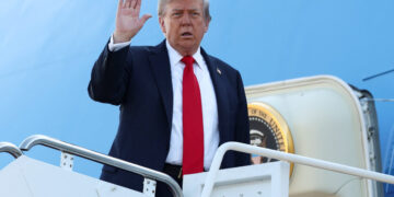 U.S. President Donald Trump boards Air Force One as he departs for Alaska to meet with Russian President Vladimir Putin to negotiate for an end to the war in Ukraine, from Joint Base Andrews in Maryland, U.S., August 15, 2025. REUTERS/Kevin Lamarque