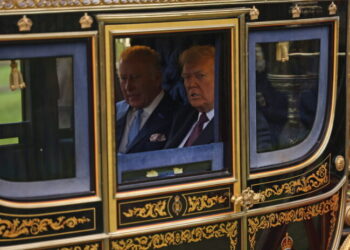 epa12384616 A handout photo made available by the British Ministry of Defence shows Britain's King Charles III (L) and US President Donald J. Trump during a carriage ride to Windsor Castle in Windsor, Britain, 17 September 2025. Britain's King Charles III is hosting US President Trump during his second official state visit to the UK from 17 to 19 September 2025.  EPA/SSgt Donald C TODD/UK MOD HANDOUT HANDOUT EDITORIAL USE ONLY/NO SALES