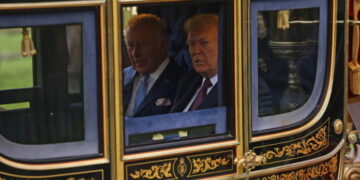 epa12384616 A handout photo made available by the British Ministry of Defence shows Britain's King Charles III (L) and US President Donald J. Trump during a carriage ride to Windsor Castle in Windsor, Britain, 17 September 2025. Britain's King Charles III is hosting US President Trump during his second official state visit to the UK from 17 to 19 September 2025.  EPA/SSgt Donald C TODD/UK MOD HANDOUT HANDOUT EDITORIAL USE ONLY/NO SALES