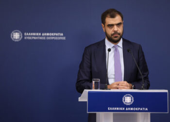 Ο υφυπουργός παρά τω πρωθυπουργώ και κυβερνητικός εκπρόσωπος Παύλος Μαρινάκης μιλάει κατά τη διάρκεια της ενημέρωσης των πολιτικών συντακτών και ανταποκριτών ξένου Τύπου, στη Γενική Γραμματεία Επικοινωνίας και Ενημέρωσης τη Δευτέρα 29 Σεπτεμβρίου 2025. ΑΠΕ-ΜΠΕ/ΑΠΕ-ΜΠΕ/ΓΙΩΡΓΟΣ ΒΙΤΣΑΡΑΣ