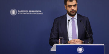 Ο υφυπουργός παρά τω πρωθυπουργώ και κυβερνητικός εκπρόσωπος Παύλος Μαρινάκης μιλάει κατά τη διάρκεια της ενημέρωσης των πολιτικών συντακτών και ανταποκριτών ξένου Τύπου, στη Γενική Γραμματεία Επικοινωνίας και Ενημέρωσης τη Δευτέρα 29 Σεπτεμβρίου 2025. ΑΠΕ-ΜΠΕ/ΑΠΕ-ΜΠΕ/ΓΙΩΡΓΟΣ ΒΙΤΣΑΡΑΣ
