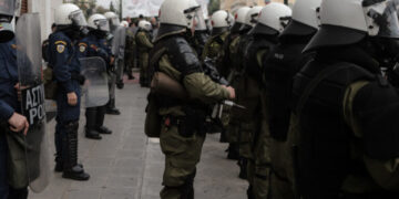 ÐÏÑÅÉÁ ÃÉÁ ÔÇÍ 46Ç ÅÐÅÔÅÉÏ ÁÐÏ ÔÇÍ ÅÎÅÃÅÑÓÇ ÔÏÕ ÐÏËÕÔÅ×ÍÅÉÏÕ (EUROKINISSI/ ÓÙÔÇÑÇÓ ÄÇÌÇÔÑÏÐÏÕËÏÓ)