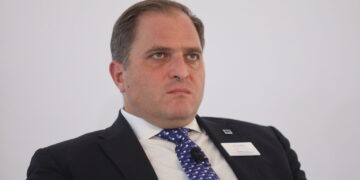 Στιγμιότυπο από το 5ο διεθνές συνέδριο του Οικονομικού Επιμελητηρίου Ελλάδος (ΟΕΕ), με θέμα "Ο κόσμος σε μετάβαση" σε αίθουσα του Κέντρου Πολιτισμού Ίδρυμα Σταύρος Νιάρχος, Πέμπτη 27 Ιουνίου 2024. Οι θεματικές του συνεδρίου αφορούν την επίδραση της τεχνητής νοημοσύνης στην οικονομία, την κατάσταση και τις προοπτικές του τραπεζικού συστήματος, τις επιπτώσεις των παγκόσμιων γεωπολιτικών αβεβαιοτήτων και το θέμα του χρηματοοικονομικού αναλφαβητισμού.
(ΓΙΑΝΝΗΣ ΠΑΝΑΓΟΠΟΥΛΟΣ/EUROKINISSI)