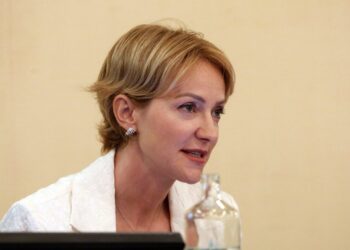 Η υφυπουργός Ενέργειας και Περιβάλλοντος, Αλεξάνδρα Σδούκου, μιλά στη σημερινή παρουσίαση του Εθνικού Σχεδίου για την Ενέργεια και το Κλίμα (ΕΣΕΚ), στο κτήριο της Τραπέζης  της Ελλάδος, Παρασκευή 11 Οκτωβρίου 2024. ΑΠΕ-ΜΠΕ/ΑΠΕ-ΜΠΕ/Αλέξανδρος Μπελτές