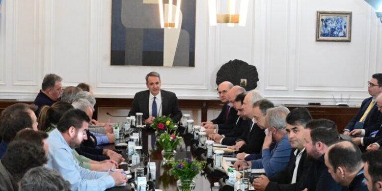 Συνάντηση του Πρωθυπουργού Κυριάκου Μητσοτάκη με εκπροσώπους αγροτών και κτηνοτρόφων, στο Μέγαρο Μαξίμου, Τρίτη 13 Ιανουαρίου 2026.  (ΤΑΤΙΑΝΑ ΜΠΟΛΑΡΗ/EUROKINISSI)