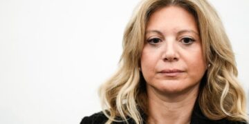 Memorial event, by the Diversitas group, for the victims of the Tempi train accident with the participation of Maria Karystianou (President of the Tempi Victims' Families Association), Kostas Genidounias (former President of the Greek Train Drivers) and Pavlos Aslanidis, New School of Philosophy of the Aristotle University of Thessaloniki, February 14, 2025. / Εκδήλωση μνήμης, της ομάδας Diversitas, για τα θύματα του σιδηροδρομικού δυστυχήματος των Τεμπών με την συμμετοχή των Μαρία Καρυστιανού (Πρόεδρος του Συλλόγου Οικογενειών Θυμάτων Τεμπών), Κώστα Γενιδουνιά (πρώην Πρόεδρος των Ελλήνων Μηχανοδηγών) και Παύλου Ασλανίδη, Νέα Φιλοσοφική Σχολή του ΑΠΘ, 14 Φεβρουαρίου 2025.