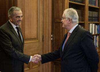 Συνάντηση του ΠτΔ Κωνσταντίνου Τασούλα με τον πρώην Πρωθυπουργό Αντώνη Σαμαρά, Τρίτη 17 Φεβρουαρίου 2026 (ΘΟΔΩΡΗΣ ΜΑΝΩΛΟΠΟΥΛΟΣ/Γ.Τ ΠΡΟΕΔΡΙΑ ΔΗΜΟΚΡΑΤΙΑΣ/EUROKINISSI)