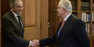 Συνάντηση του ΠτΔ Κωνσταντίνου Τασούλα με τον πρώην Πρωθυπουργό Αντώνη Σαμαρά, Τρίτη 17 Φεβρουαρίου 2026 (ΘΟΔΩΡΗΣ ΜΑΝΩΛΟΠΟΥΛΟΣ/Γ.Τ ΠΡΟΕΔΡΙΑ ΔΗΜΟΚΡΑΤΙΑΣ/EUROKINISSI)