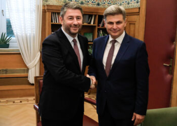 Συνάντηση του προέδρου του ΠΑΣΟΚ-Κινήματος Αλλαγής Νίκου Ανδρουλάκη με τον Ευρωβουλευτή Νικόλα Φαραντούρη, στην Βουλή, Πέμπτη 30 Απριλίου 2026.  (ΓΙΩΡΓΟΣ ΚΟΝΤΑΡΙΝΗΣ/EUROKINISSI)