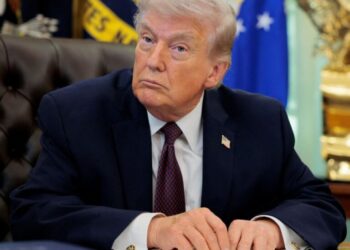 U.S. President Donald Trump attends to sign an executive order in the Oval Office of the White House in Washington, D.C., March 31, 2026.  REUTERS/Evan Vucci